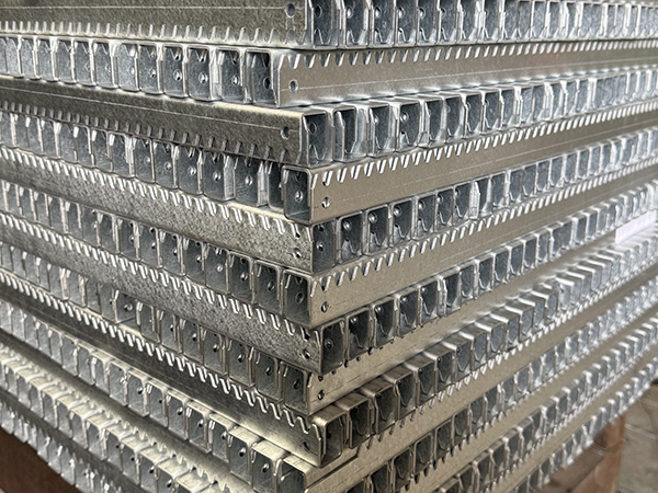 Greenhouse rolling film gear rack