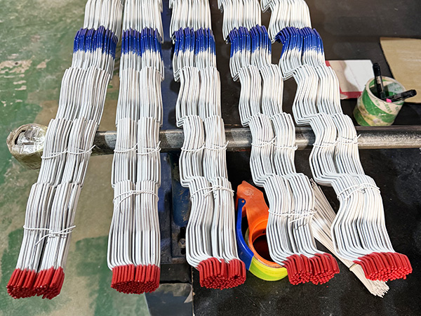 Greenhouse wiggle wire